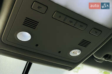 Внедорожник / Кроссовер Volkswagen Touareg 2012 в 
