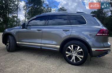 Позашляховик / Кросовер Volkswagen Touareg 2014 в 