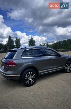 Позашляховик / Кросовер Volkswagen Touareg 2014 в 