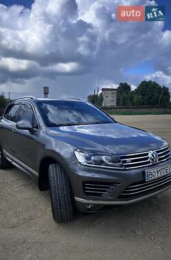 Позашляховик / Кросовер Volkswagen Touareg 2014 в 