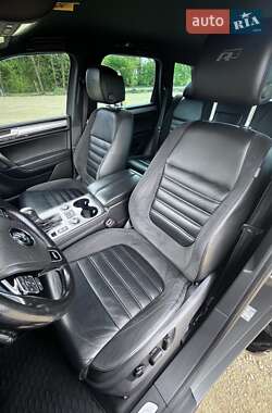 Позашляховик / Кросовер Volkswagen Touareg 2014 в 