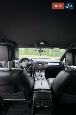 Позашляховик / Кросовер Volkswagen Touareg 2014 в 