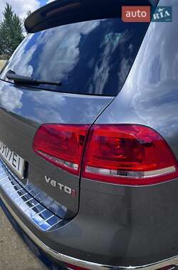 Позашляховик / Кросовер Volkswagen Touareg 2014 в 