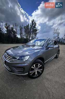 Позашляховик / Кросовер Volkswagen Touareg 2014 в 