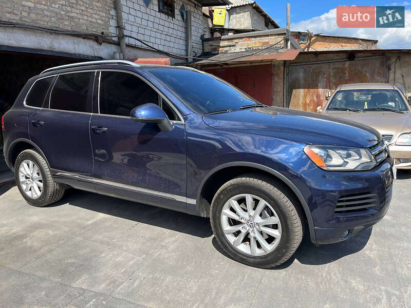 Позашляховик / Кросовер Volkswagen Touareg 2013 в Києві