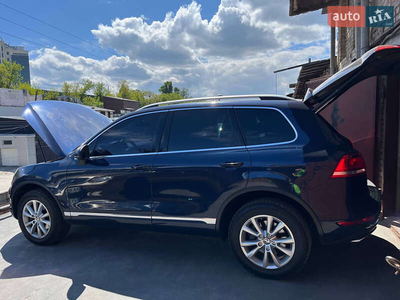 Позашляховик / Кросовер Volkswagen Touareg 2013 в Києві