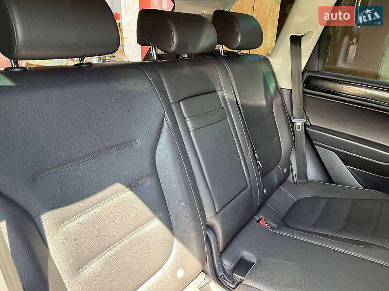 Позашляховик / Кросовер Volkswagen Touareg 2013 в Києві