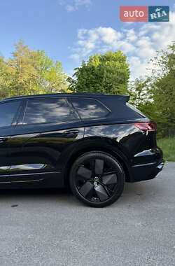 Позашляховик / Кросовер Volkswagen Touareg 2024 в 