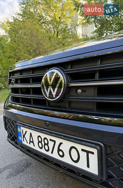 Позашляховик / Кросовер Volkswagen Touareg 2024 в 