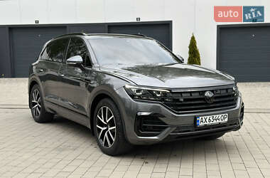Позашляховик / Кросовер Volkswagen Touareg 2021 в 