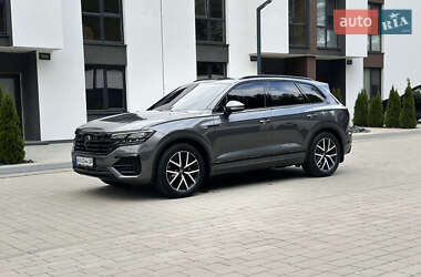 Позашляховик / Кросовер Volkswagen Touareg 2021 в 