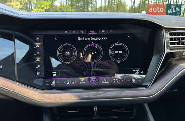 Позашляховик / Кросовер Volkswagen Touareg 2021 в 