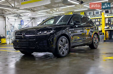 Позашляховик / Кросовер Volkswagen Touareg 2023 в Чернівцях