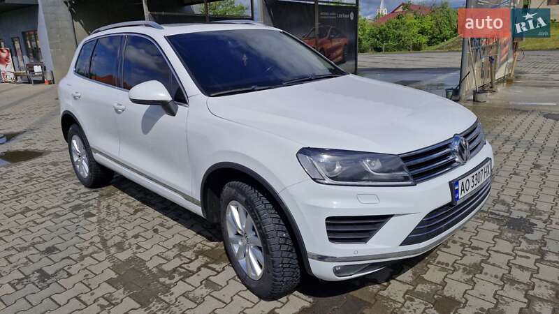 Позашляховик / Кросовер Volkswagen Touareg 2015 в Іршаві