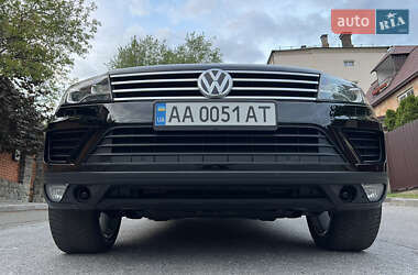 Внедорожник / Кроссовер Volkswagen Touareg 2015 в 