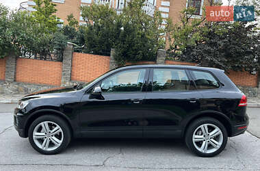 Внедорожник / Кроссовер Volkswagen Touareg 2015 в 