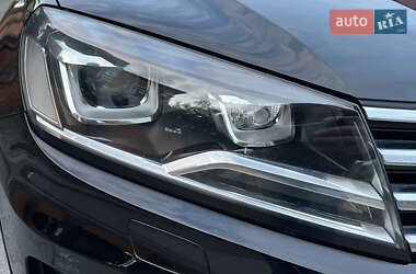 Внедорожник / Кроссовер Volkswagen Touareg 2015 в 