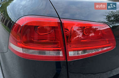 Внедорожник / Кроссовер Volkswagen Touareg 2015 в 
