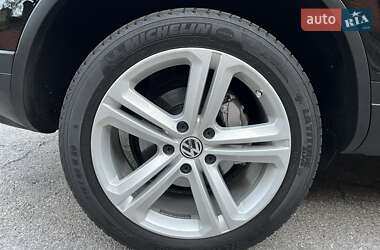 Внедорожник / Кроссовер Volkswagen Touareg 2015 в 