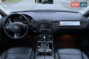 Внедорожник / Кроссовер Volkswagen Touareg 2015 в 