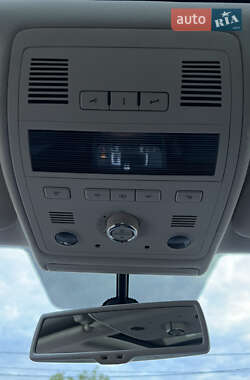 Внедорожник / Кроссовер Volkswagen Touareg 2015 в 