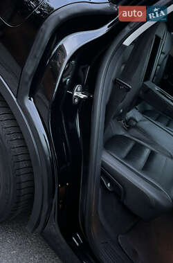 Внедорожник / Кроссовер Volkswagen Touareg 2015 в 