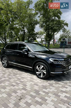 Внедорожник / Кроссовер Volkswagen Touareg 2019 в Киеве