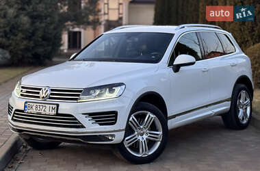 Позашляховик / Кросовер Volkswagen Touareg 2015 в 