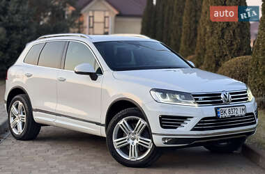 Позашляховик / Кросовер Volkswagen Touareg 2015 в 