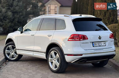 Позашляховик / Кросовер Volkswagen Touareg 2015 в 