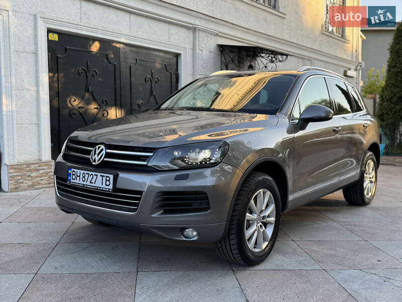 Внедорожник / Кроссовер Volkswagen Touareg 2010 в 