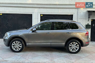Внедорожник / Кроссовер Volkswagen Touareg 2010 в 