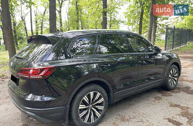 Внедорожник / Кроссовер Volkswagen Touareg 2021 в 