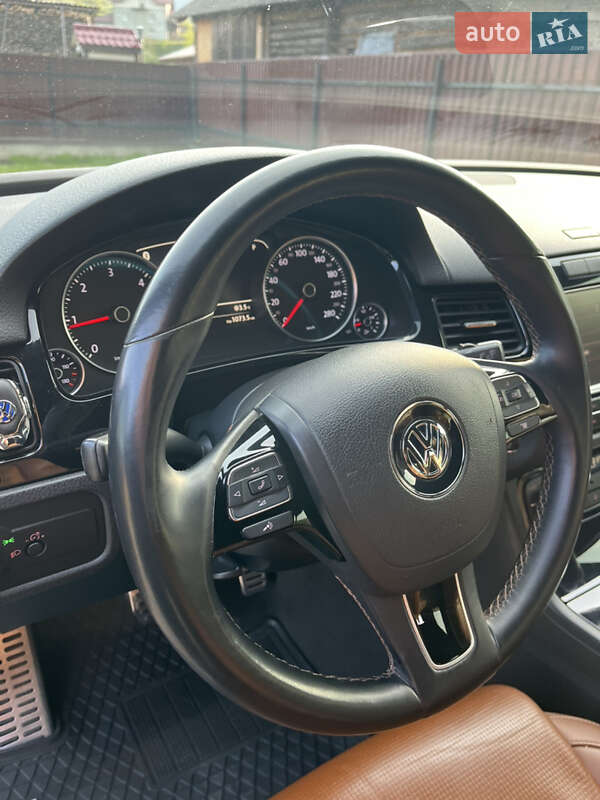 Внедорожник / Кроссовер Volkswagen Touareg 2014 в Славском