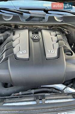 Позашляховик / Кросовер Volkswagen Touareg 2015 в 