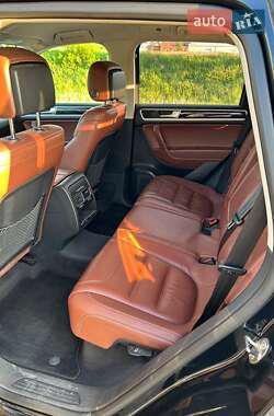 Позашляховик / Кросовер Volkswagen Touareg 2015 в 