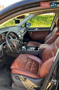Позашляховик / Кросовер Volkswagen Touareg 2015 в 