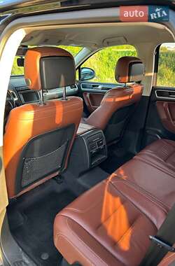 Позашляховик / Кросовер Volkswagen Touareg 2015 в 