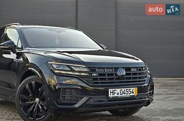 Внедорожник / Кроссовер Volkswagen Touareg 2018 в 