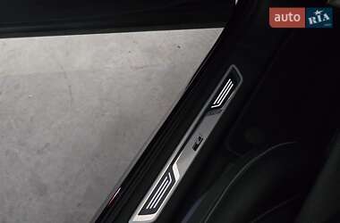 Внедорожник / Кроссовер Volkswagen Touareg 2018 в 