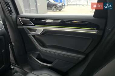 Внедорожник / Кроссовер Volkswagen Touareg 2018 в 