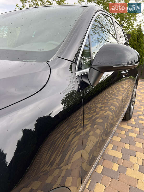 Внедорожник / Кроссовер Volkswagen Touareg 2011 в Белой Церкви