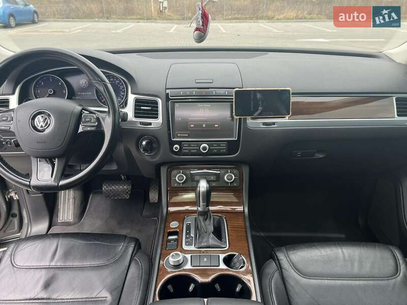 Внедорожник / Кроссовер Volkswagen Touareg 2014 в Виннице