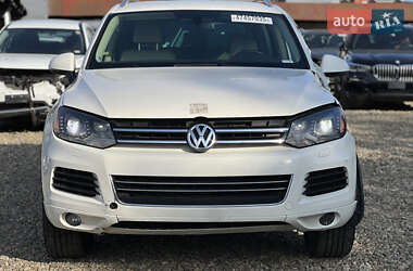 Позашляховик / Кросовер Volkswagen Touareg 2011 в 