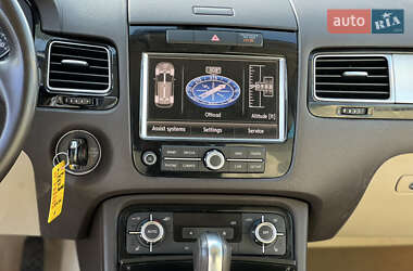 Позашляховик / Кросовер Volkswagen Touareg 2011 в 