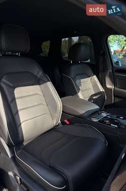 Позашляховик / Кросовер Volkswagen Touareg 2020 в 
