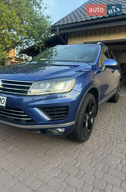 Внедорожник / Кроссовер Volkswagen Touareg 2016 в Киеве