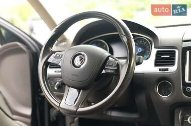 Внедорожник / Кроссовер Volkswagen Touareg 2013 в 