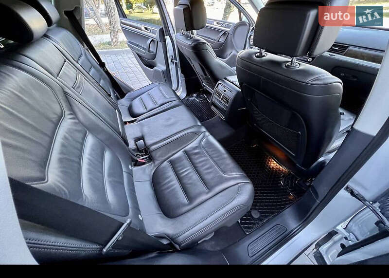 Внедорожник / Кроссовер Volkswagen Touareg 2012 в Фастове