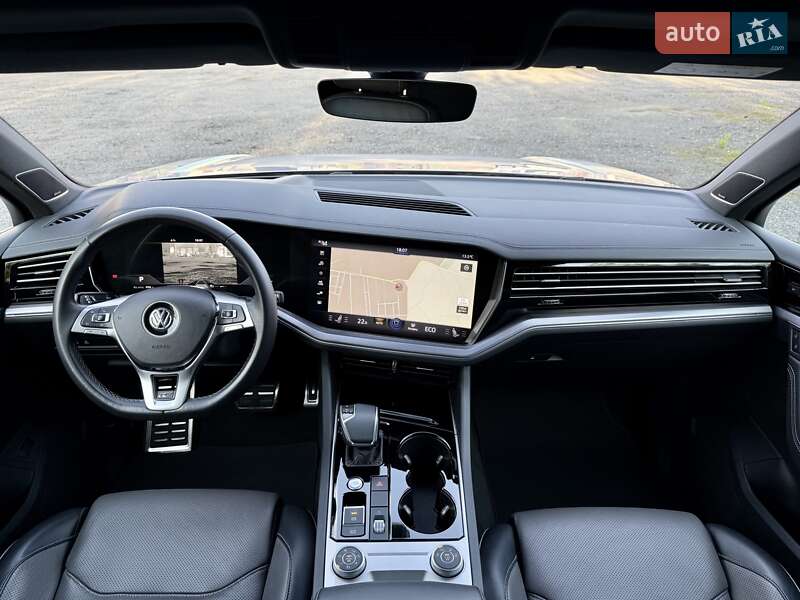 Позашляховик / Кросовер Volkswagen Touareg 2020 в Гнівані